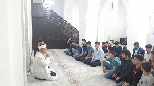 800 yıllık tarihi Esadiye Cami ibadete açıldı