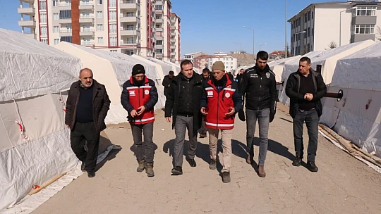 Milletvekili Ağar, Depremzedelerin taleplerini dinliyor