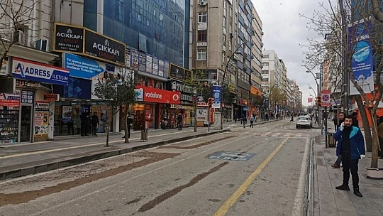 İki Cadde yaya ve araç trafiğine kapatıldı