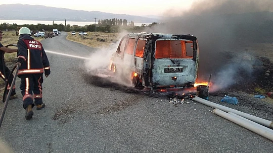 Ticari Araç Alev Alev Yandı