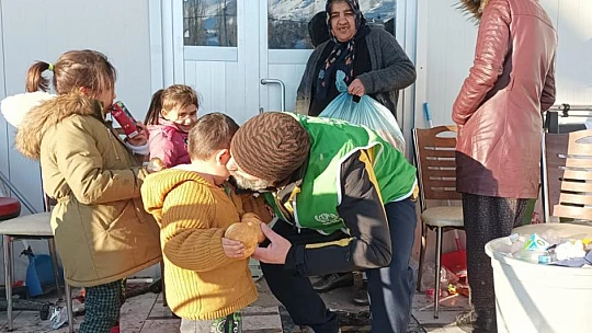İHH Elazığ İnsani Yardım Derneği deprem bölgesinde