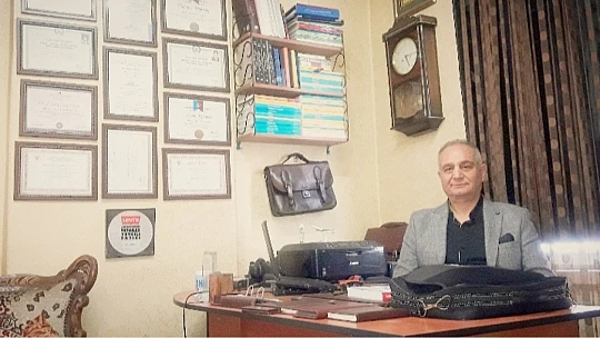 7 Üniversite Bitirdi, 8'inciye Hazırlanıyor