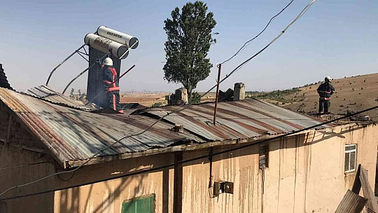 Açık hava sinemasında film izler gibi yangını izlediler
