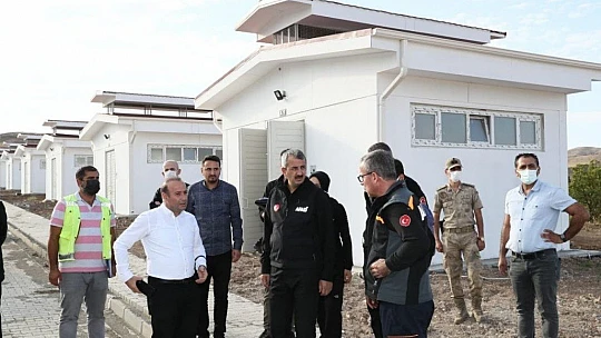 AFAD Başkanı Sezer Elazığ'da afet konutlarını inceledi