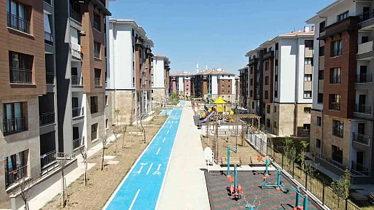 Altyapı ve Kentsel Dönüşüm Hizmetleri Genel Müdürü Gürgen, 'Elazığ'da 19 bin 174 konutun kuraları çekildi, vatandaşlarımıza teslim edildi'