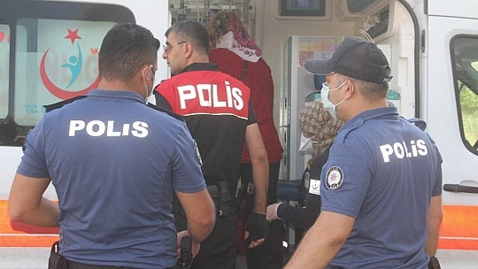 Annesinin intihar teşebbüsünü gözyaşları içerisinde izledi