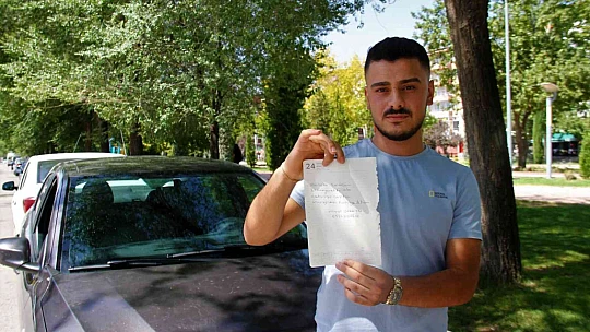 Arabasına binince ceza yediğini zannetti, gerçeği görünce 'İnsanlık ölmemiş' dedi