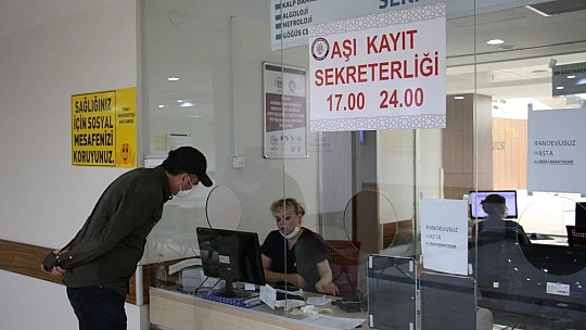 Aşı odaları boş kaldı, Başhekim sırası geleni 'Kliniklerimiz gece 24'e kadar çalışmaktadır' diyerek davet etti