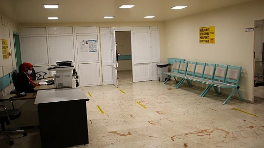 Aşı odaları boş kaldı, Başhekim sırası geleni 'Kliniklerimiz gece 24'e kadar çalışmaktadır' diyerek davet etti