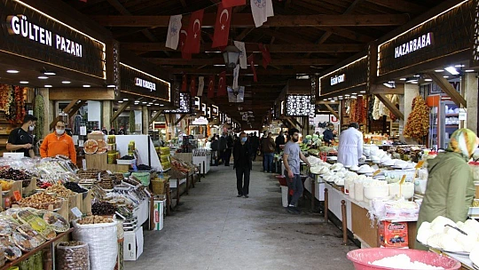 Asırlık fırın, sadece Elazığ'a özgü 'yağlı' ve 'peynirli' ekmek üretiyor