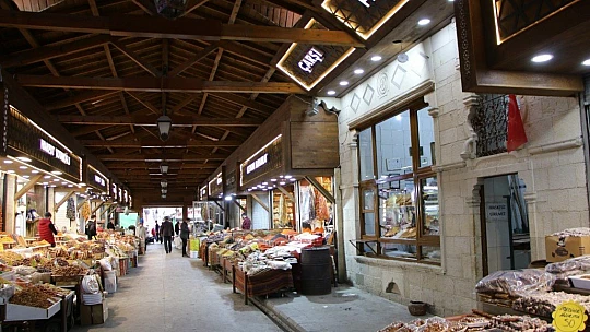 Asırlık fırın, sadece Elazığ'a özgü 'yağlı' ve 'peynirli' ekmek üretiyor