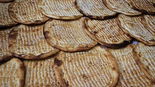 Asırlık fırın, sadece Elazığ'a özgü 'yağlı' ve 'peynirli' ekmek üretiyor