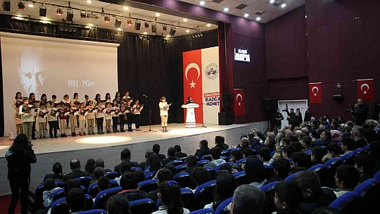 Atatürk'ün anlatıldığı 10 Kasım programında öğrenci hüngür hüngür ağladı