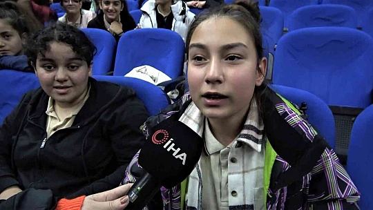 Atatürk'ün anlatıldığı 10 Kasım programında öğrenci hüngür hüngür ağladı