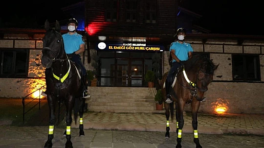 Atlı Jandarmalara Çocuklardan Büyük İlgi