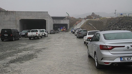 Kamörhan Köprüsünde vinç devrildi:1 ölü