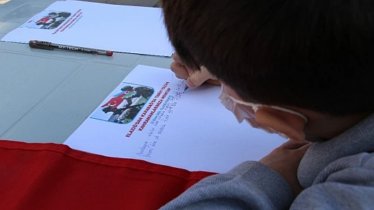 Azerbaycanlı çocuktan cephedeki babasına mektup