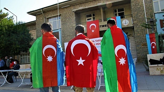 Azerbaycanlı çocuktan cephedeki babasına mektup