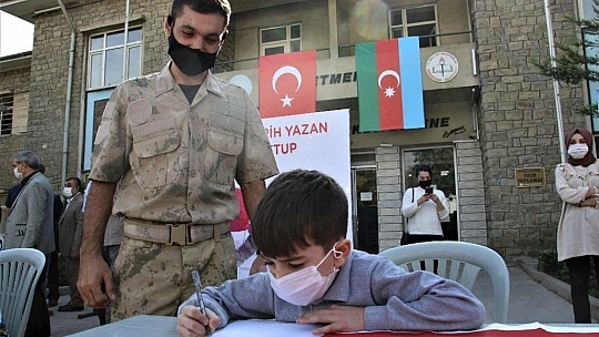 Azerbaycanlı çocuktan cephedeki babasına mektup