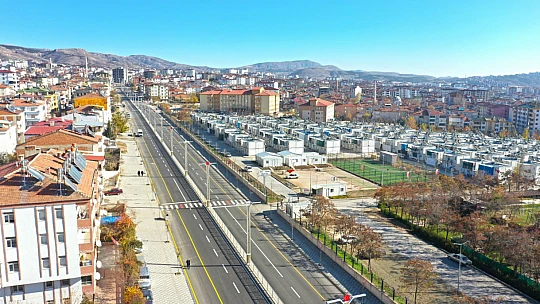 Tahir Şaşmaz Caddesi modern görünüme kavuştu