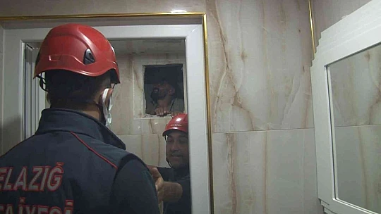 Bacadan binaya girdi, girdiği yerde sıkışınca yardımına itfaiye ekipleri yetişti