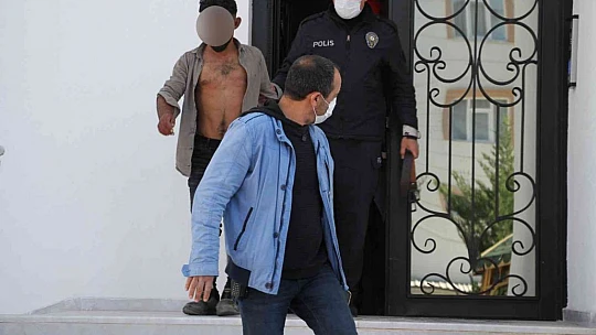 Bacadan binaya girdi, girdiği yerde sıkışınca yardımına itfaiye ekipleri yetişti