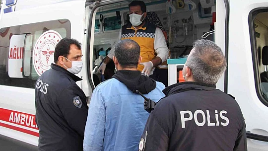 Bacadan binaya girdi, girdiği yerde sıkışınca yardımına itfaiye ekipleri yetişti