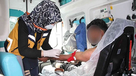 Bacadan binaya girdi, girdiği yerde sıkışınca yardımına itfaiye ekipleri yetişti