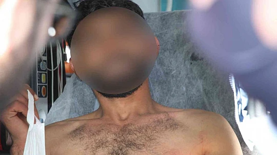 Bacadan binaya girdi, girdiği yerde sıkışınca yardımına itfaiye ekipleri yetişti