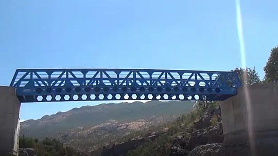 Baharda karların erimesi ile coşan Dipni Çayı üzerine köprü yapıldı