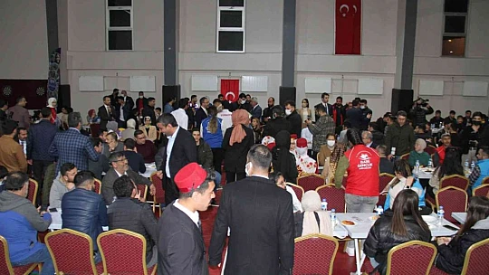 Bakan Kasapoğlu, Elazığ'da gençlerle bir araya geldi