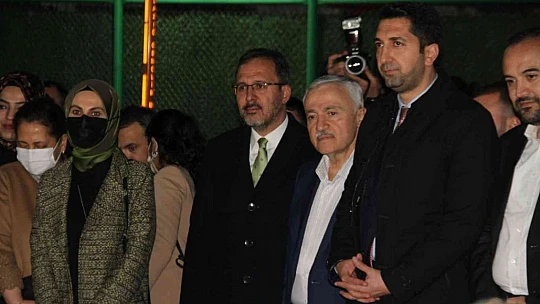 Bakan Kasapoğlu, Elazığ'da gençlerle bir araya geldi