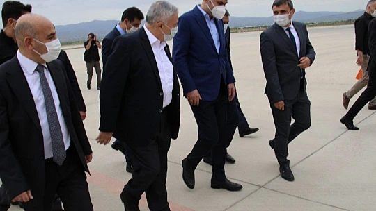 Bakan Kurum, Elazığ'dan Tunceli'ye geçti