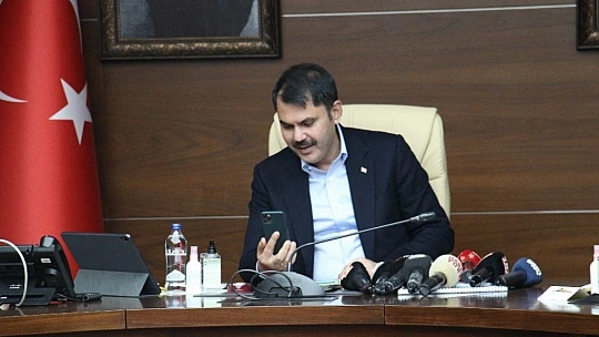 Bakan Kurum, öğretmeni ile görüntülü görüştü