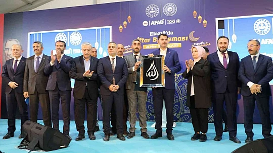Bakan Murat Kurum: 'Liderimiz Recep Tayyip Erdoğan'a kast edenlere, onu tehdit edenlere diyoruz ki, milletin iradesine tehdit sökmez'