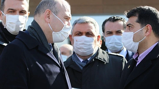 Bakan Soylu, Şehit Fethi Sekin'in  babası ile kanaat önderi Nazırlı'yı hastanede ziyaret etti