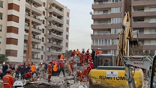 Elazığ olarak tüm gücümüzle İzmirli kardeşlerimizin yanındayız