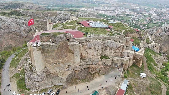 Bayram tatilinde vatandaşlar Harput'a akın etti