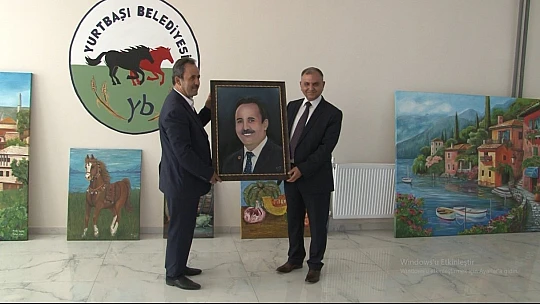 Belediye binası öğrencilerin eserleriyle renklendi