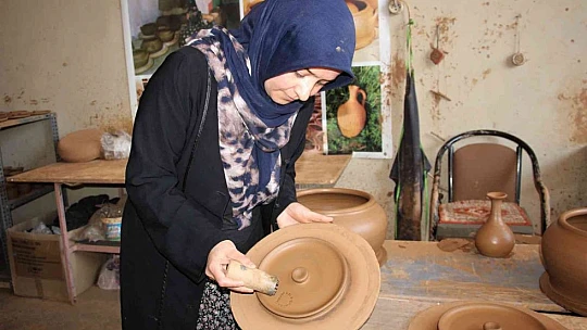 Bileziklerini satıp atölye açtı, kendi işinin patronu oldu