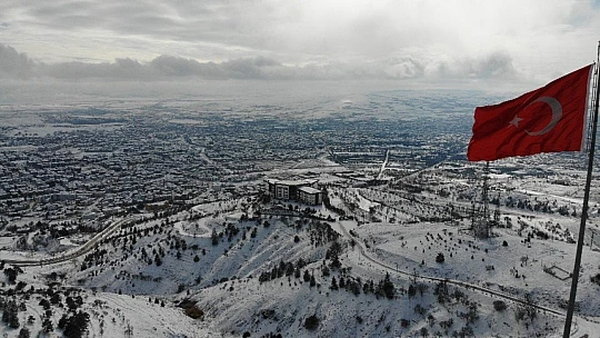 Bin 200 rakımlı Harput'ta kar güzelliği