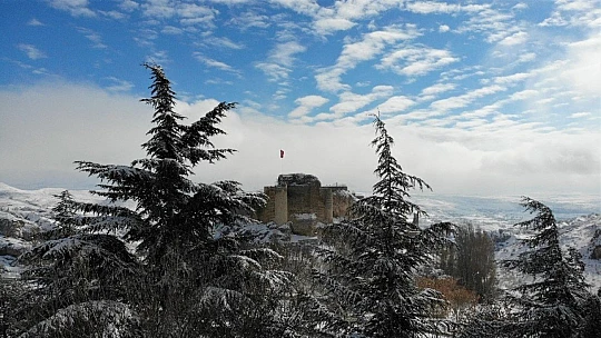 Bin 200 rakımlı Harput'ta kar güzelliği