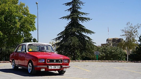 Bin TL'ye aldığı hurdadan muhteşem bir otomobil çıktı