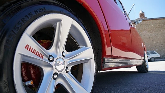 Bin TL'ye aldığı hurdadan muhteşem bir otomobil çıktı