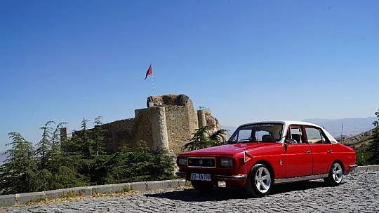 Bin TL'ye aldığı hurdadan muhteşem bir otomobil çıktı