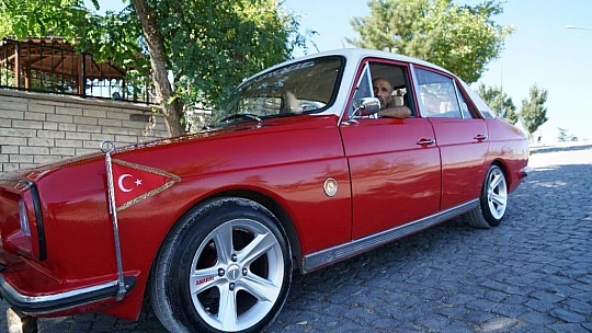 Bin TL'ye aldığı hurdadan muhteşem bir otomobil çıktı