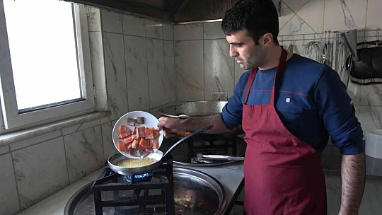 Binlerce insan bu ilçeye balık yemeye geliyor