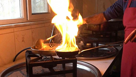 Binlerce insan bu ilçeye balık yemeye geliyor