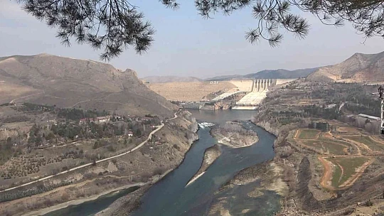 Binlerce insan bu ilçeye balık yemeye geliyor