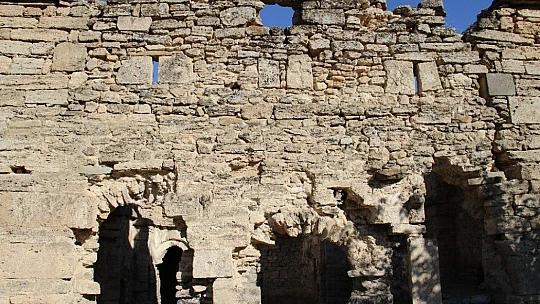 Bir dönem cami ve hastane olarak kullanılmış tam bin 200 yıllık